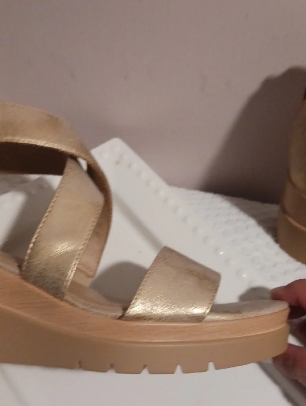 Gorgeous! Naturalizer Soul Metallic Gold Crisscross Wedge Sandals